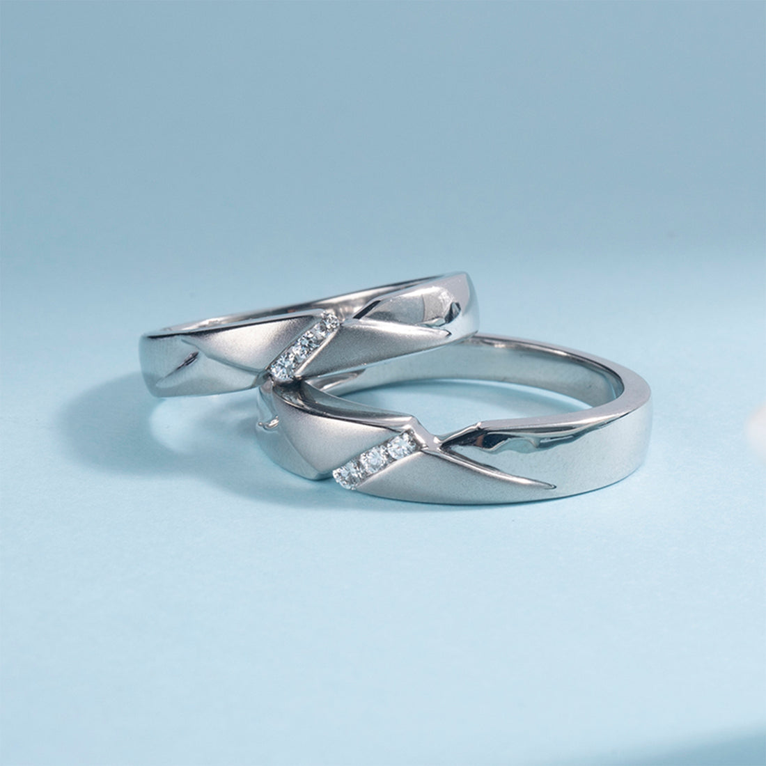 How to Keep Your Rings Clean: A Simple Guide to Maintaining Sparkle and Shine
