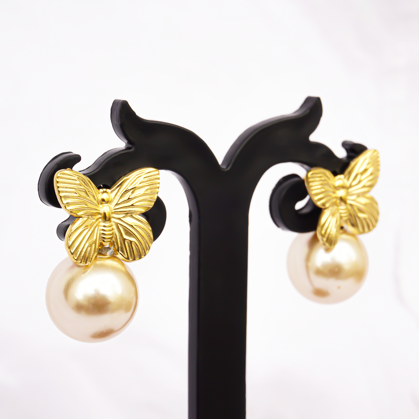 Golden Pearl bow studs