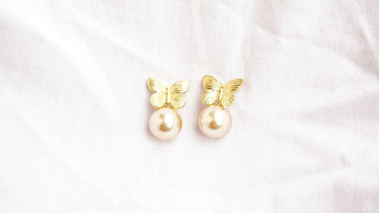 Golden Pearl bow studs