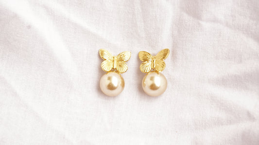 Golden Pearl bow studs