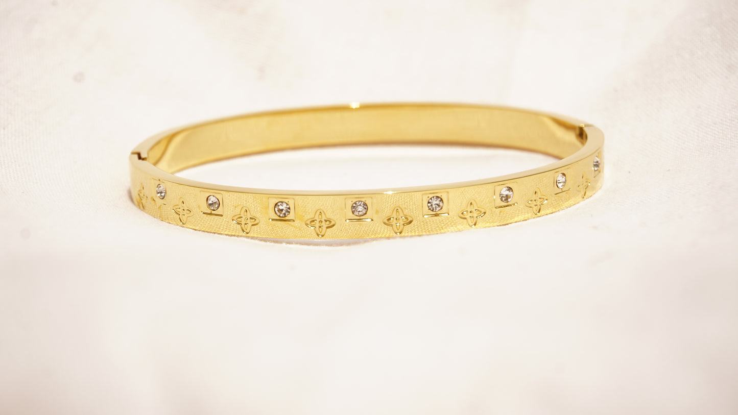 Radiant Star Shape Studded Golden Wrist Bangle