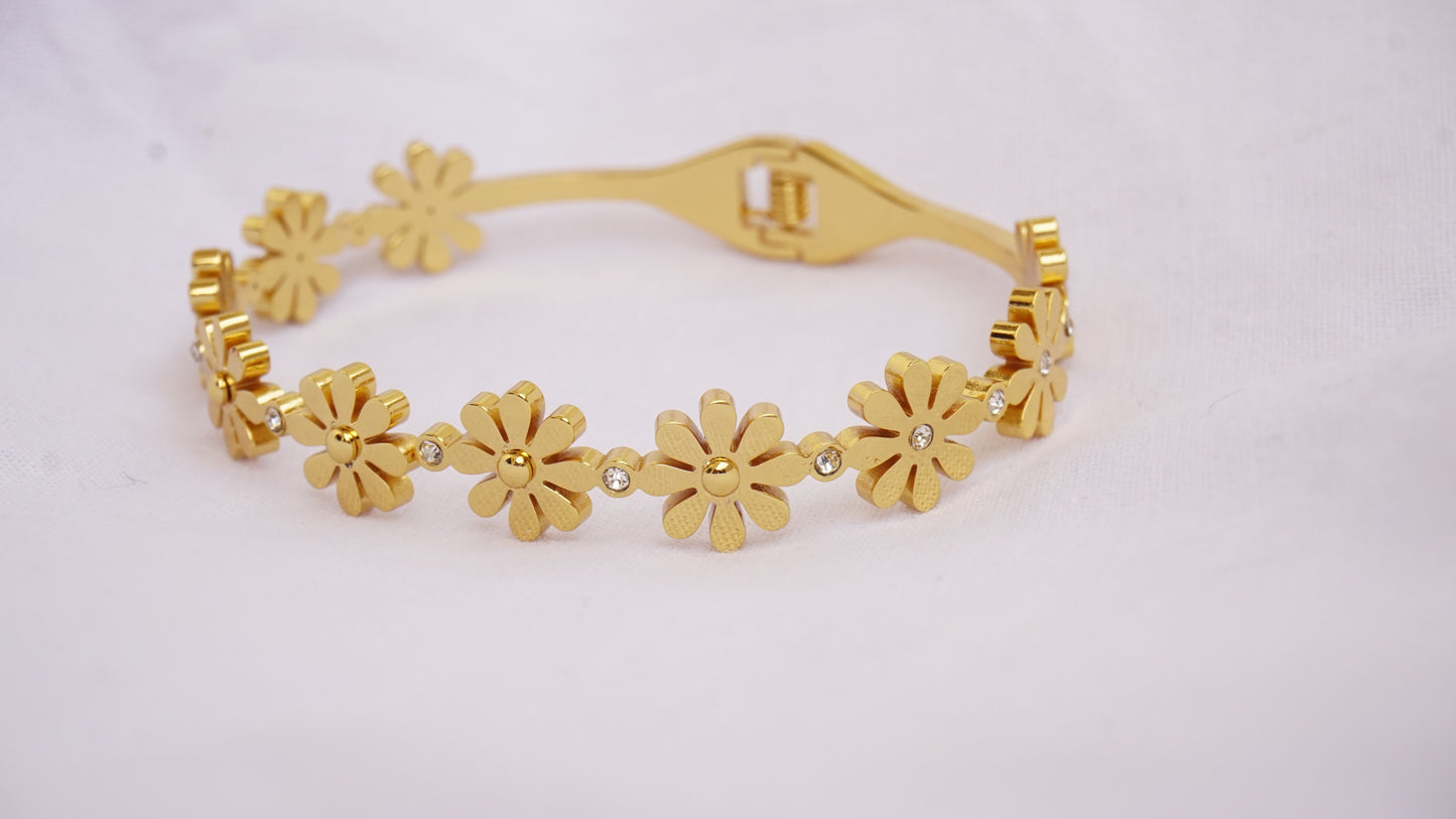ANTI TARNISH BRACELET FOR WOMEN - GOLD FLOWERS
