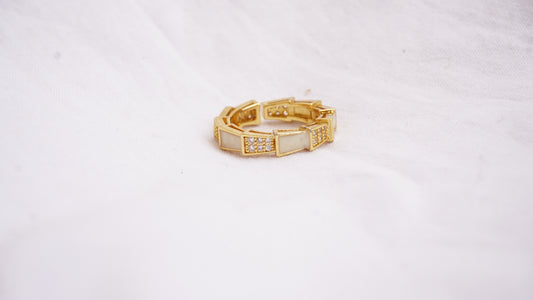 Yellow Shiny Stone Detailed Ring