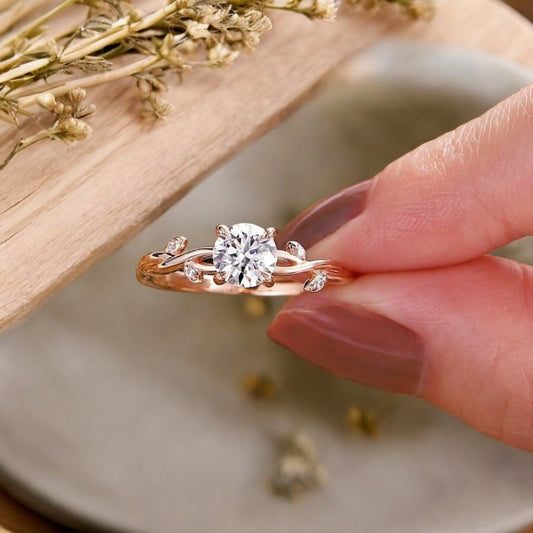 Round Cut Engagement Ring