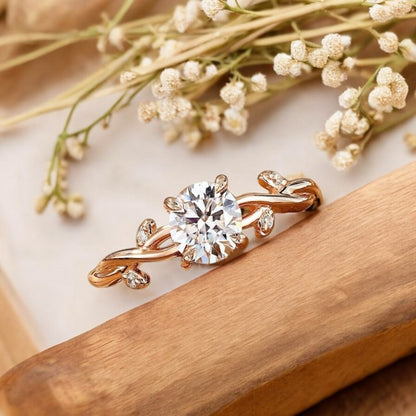 Round Cut Engagement Ring